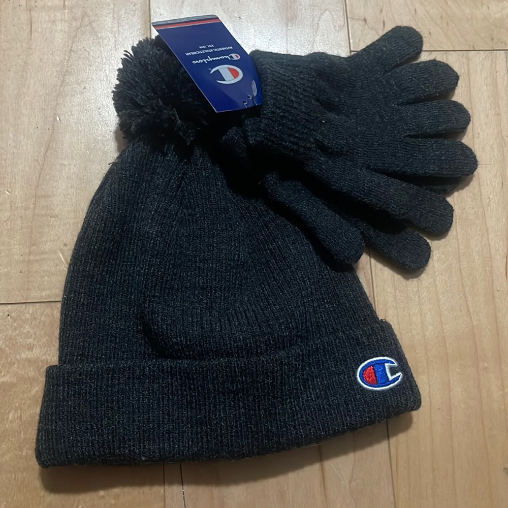 Champions Boys Gloves and Hat set. Black- Size small.